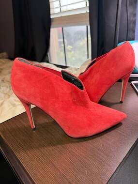 GUESS Ondrea Red Suede Pointed-Toe Stiletto Ankle Booties